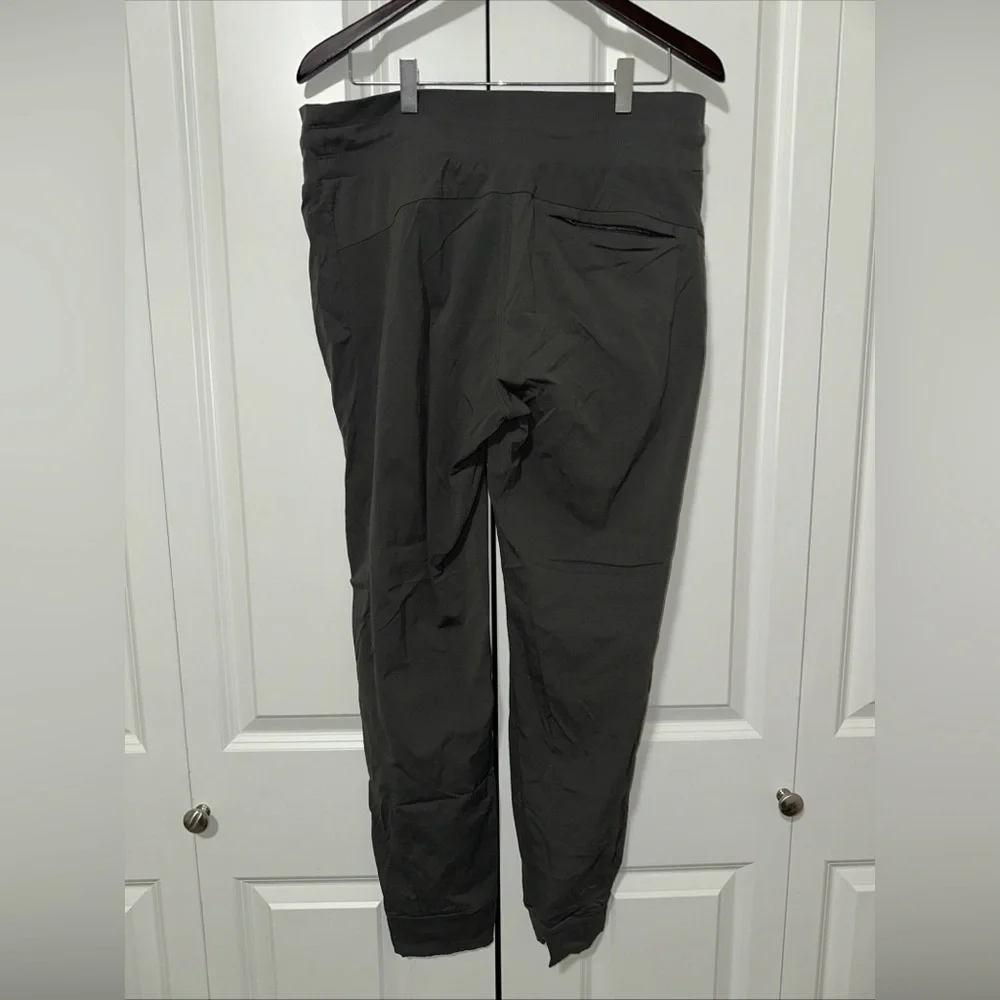 Athleta Trekkie Mid Rise Legacy Jogger Size 12
